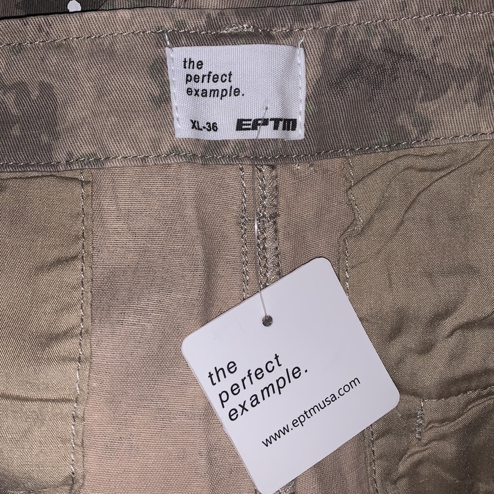 NWT ✅ Paint 🎨 🖌 Stain Matchbox Camo Khaki Shorts - Picture 3 of 8